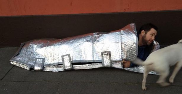 Probleme=opportunités - homeless bag Emily Duffy, innovations, zoogaz, sac de couchage pour sans abris